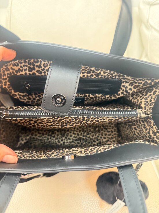BETSEY JOHNSON XOBECA TOTE CROSSBODY BAG LEOPARD BLACK W FAUX FUR HEART CHARM - Picture 6 of 6